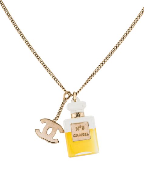 chanel no.5 perfume bottle necklace